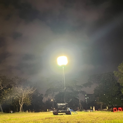 ضوء عمل البالون البناء المحمول 150W 360 درجة إضاءة عالية الطاقة LED ثلاثي الأقدام