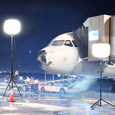 مصابيح البالون البيضاء المتنقلة الفيلم 500W LED Light Tower المتنقلة مدعومة لإنشاء الهندسة